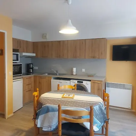 Lumineux Avec Parking Et Cellier A Skis - Fr-1-812-23