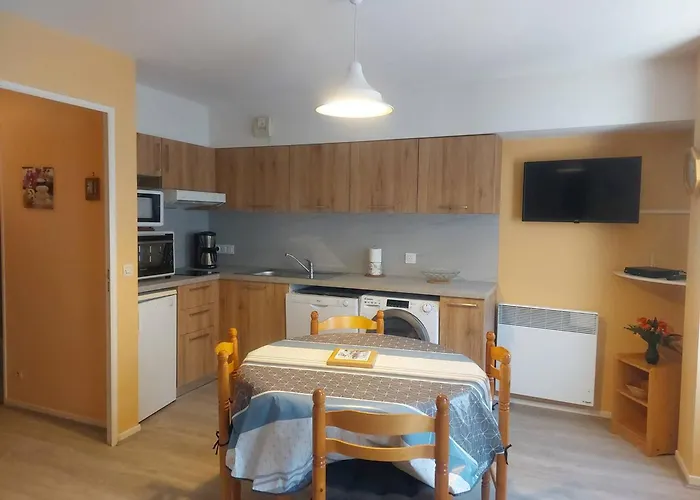 Lumineux Avec Parking Et Cellier A Skis - Fr-1-812-23